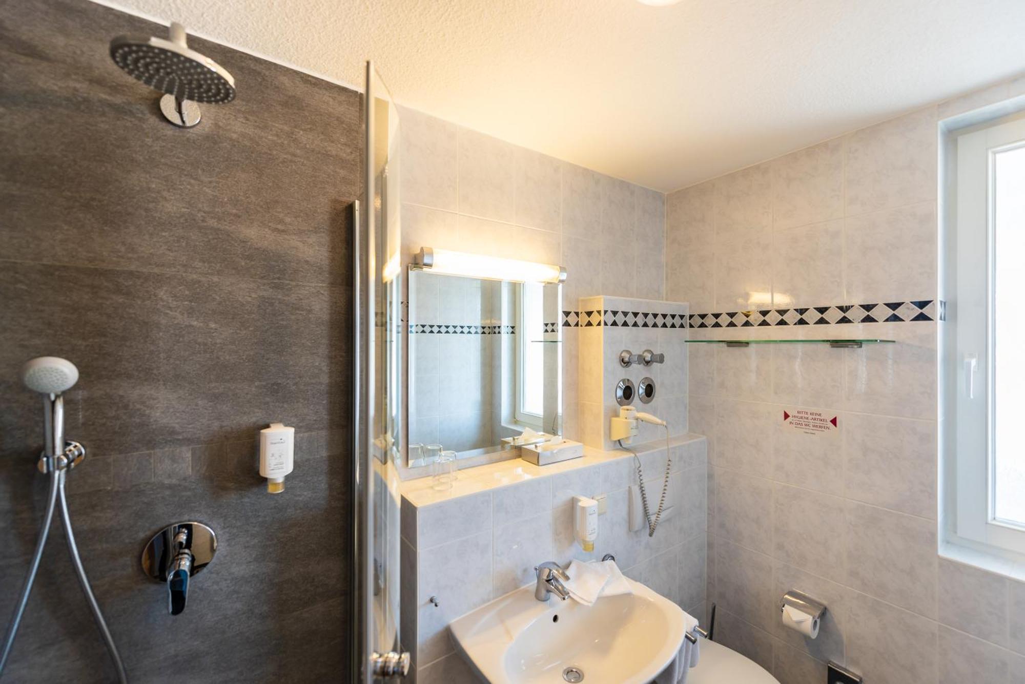 Hotel Garni Getreuer Eckart ビンツ エクステリア 写真